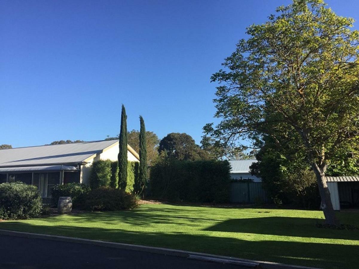 Alexander Cameron Suites Penola Eksteriør billede